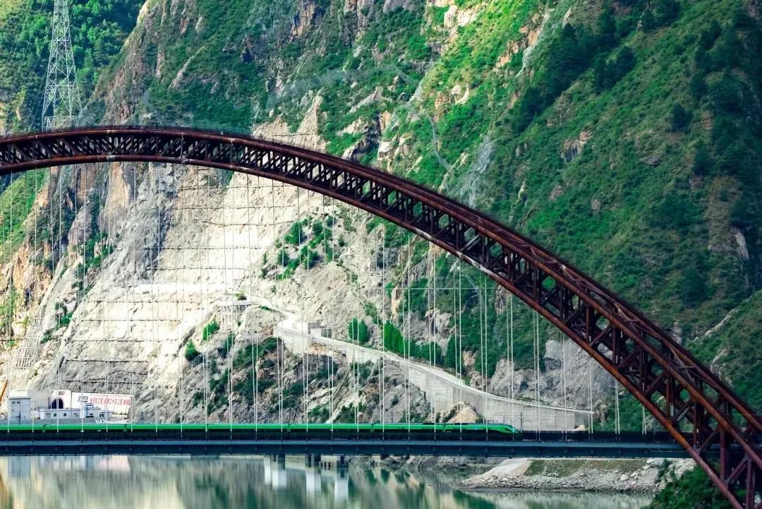 1714f89fee2dc4f48168a17077362202