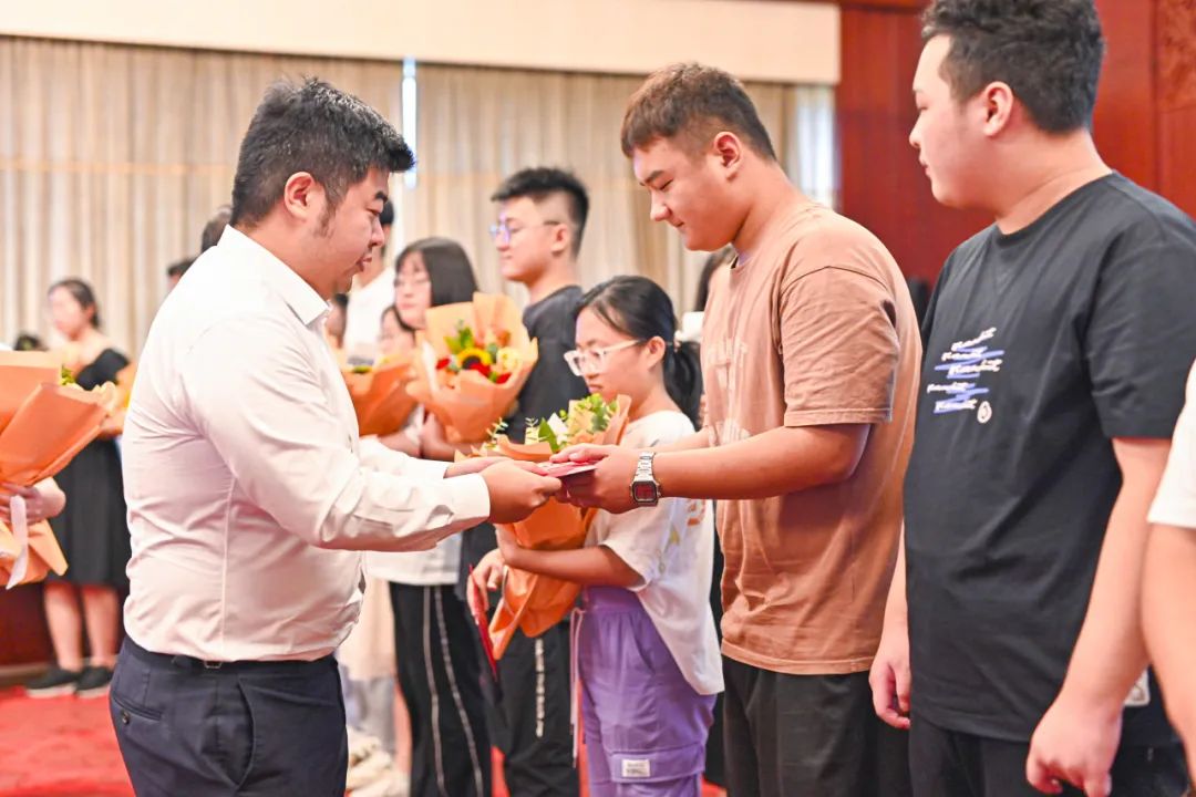 d1eda5947f7ed9c877e95c0d3bdb1080