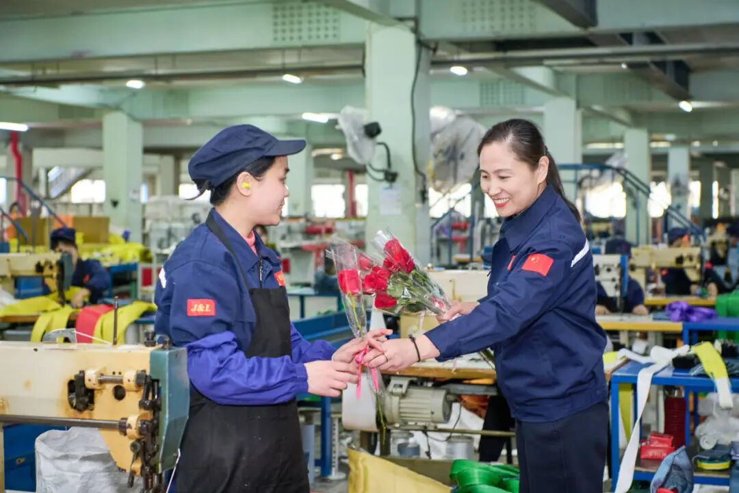 9c3e23e4c75682319b969d2fca9a48a2